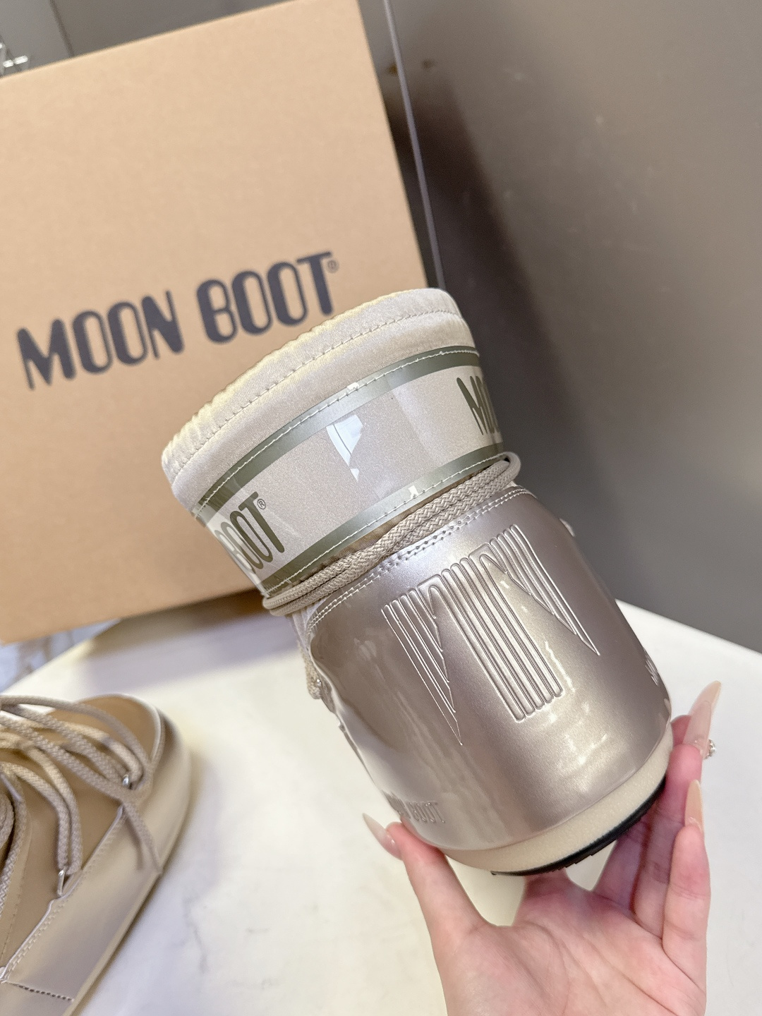 Moon Boot 秋冬最新款雪地靴 丑萌滑雪鞋超多明星网红种草 秋冬滑雪必备款 现在有一款更另类的雪地