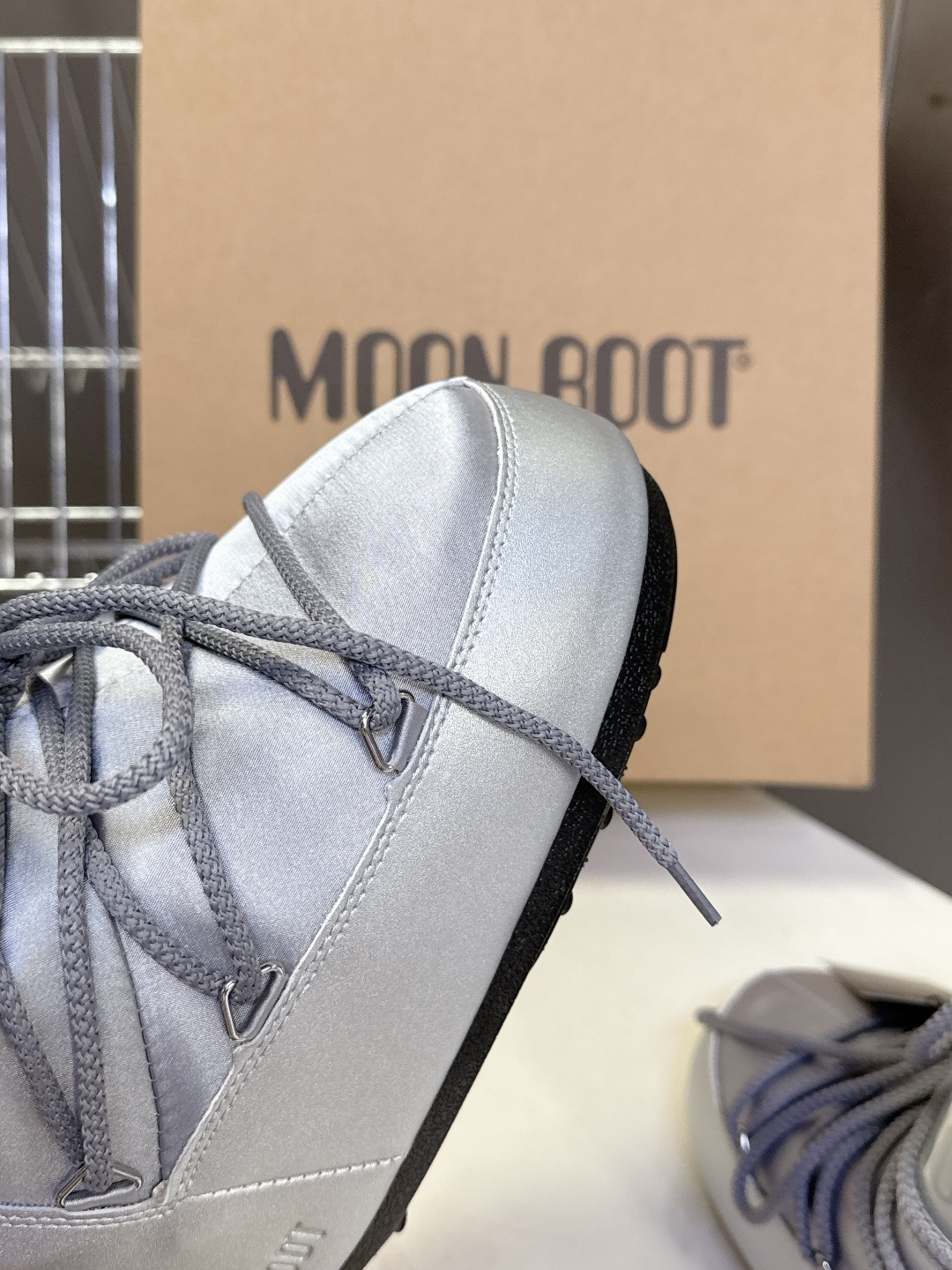 Moon Boot 秋冬最新款雪地靴 丑萌滑雪鞋超多明星网红种草 秋冬滑雪必备款 现在有一款更另类的雪地