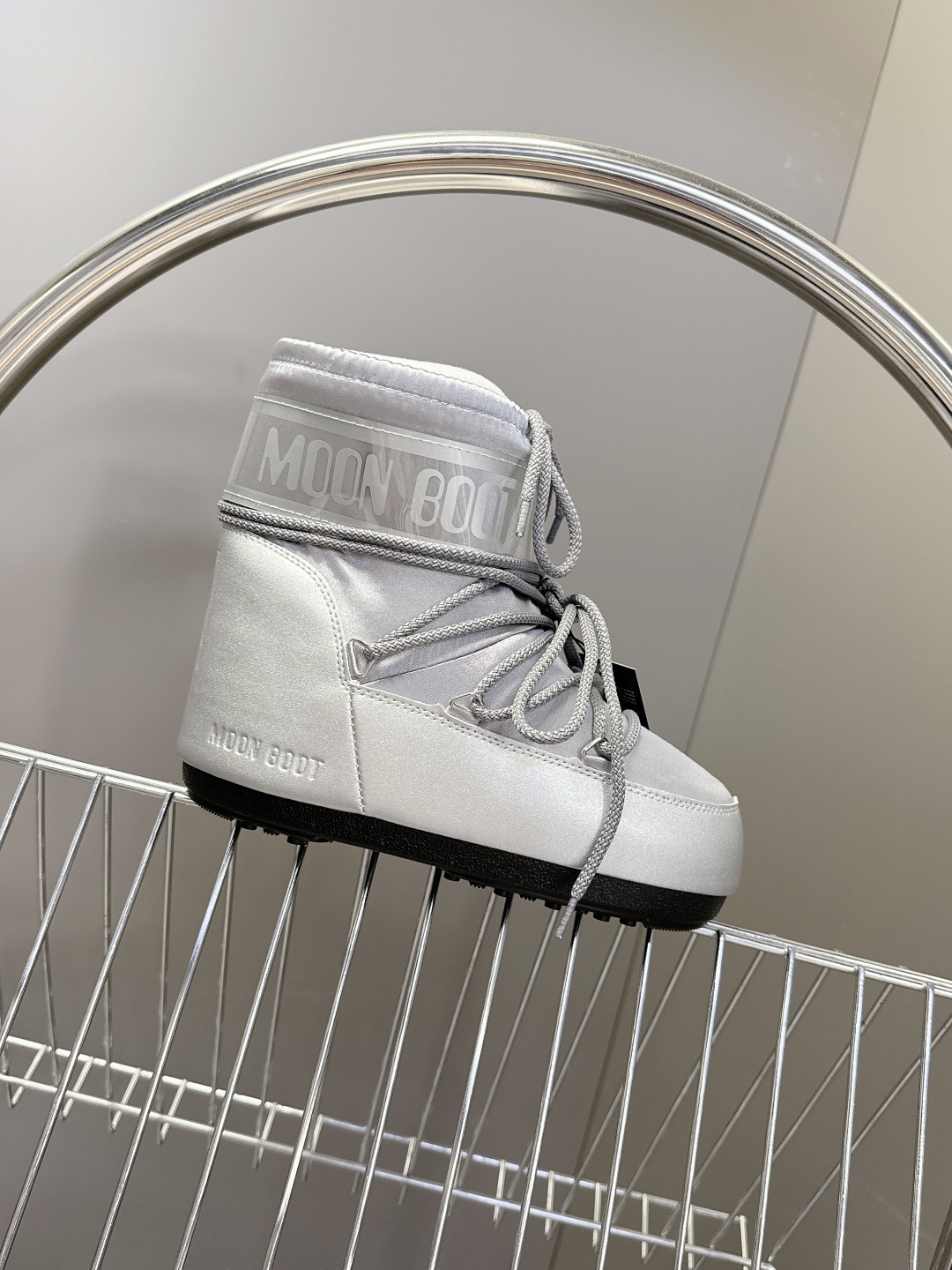 Moon Boot 秋冬最新款雪地靴 丑萌滑雪鞋超多明星网红种草 秋冬滑雪必备款 现在有一款更另类的雪地