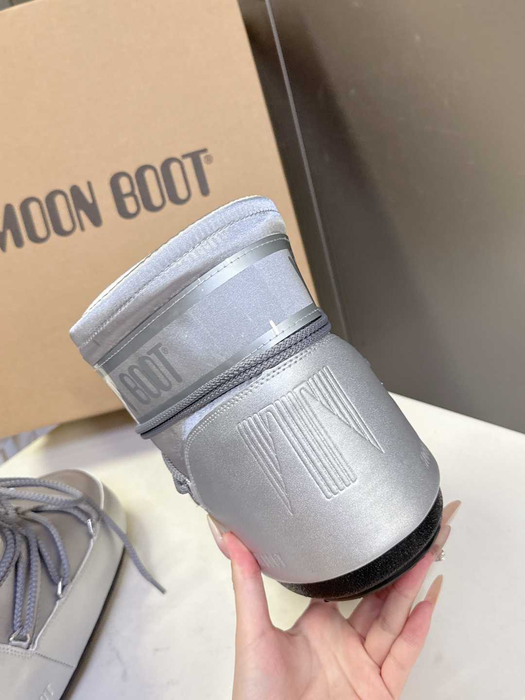 Moon Boot 秋冬最新款雪地靴 丑萌滑雪鞋超多明星网红种草 秋冬滑雪必备款 现在有一款更另类的雪地