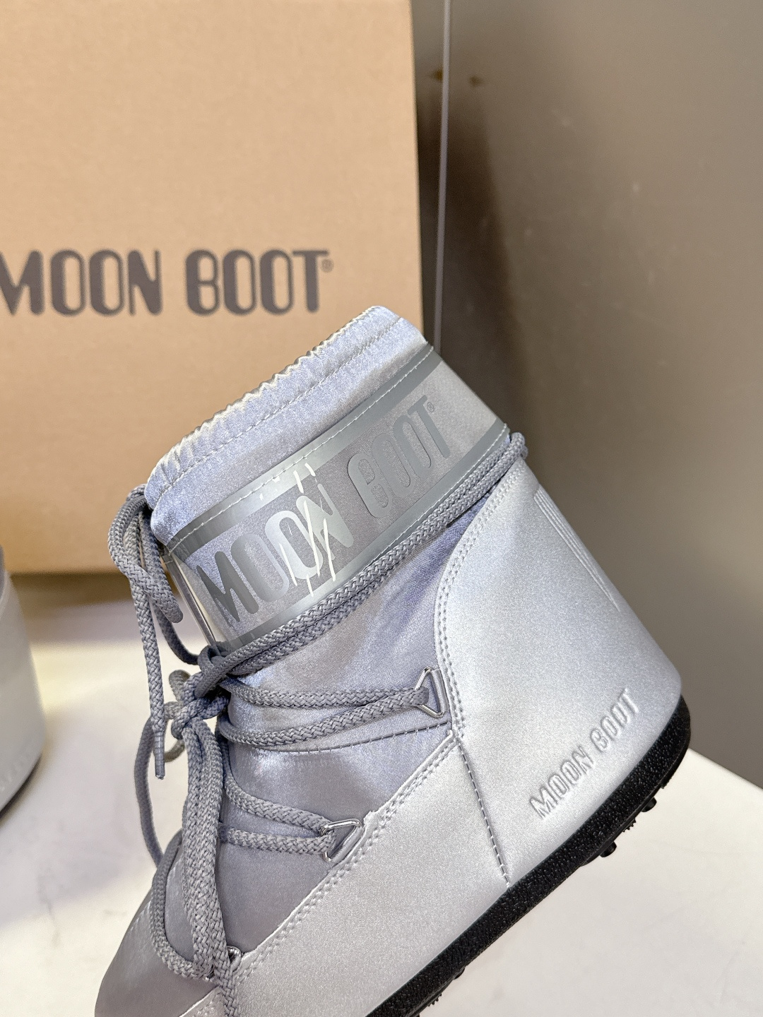 Moon Boot 秋冬最新款雪地靴 丑萌滑雪鞋超多明星网红种草 秋冬滑雪必备款 现在有一款更另类的雪地