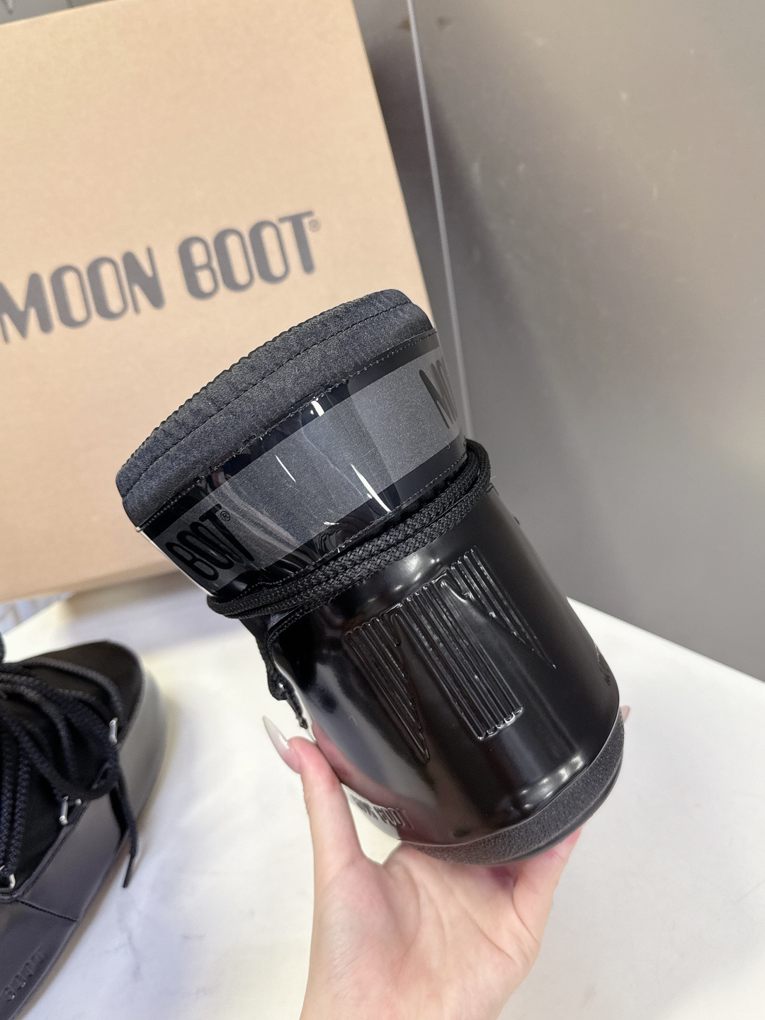 Moon Boot 秋冬最新款雪地靴 丑萌滑雪鞋超多明星网红种草 秋冬滑雪必备款 现在有一款更另类的雪地