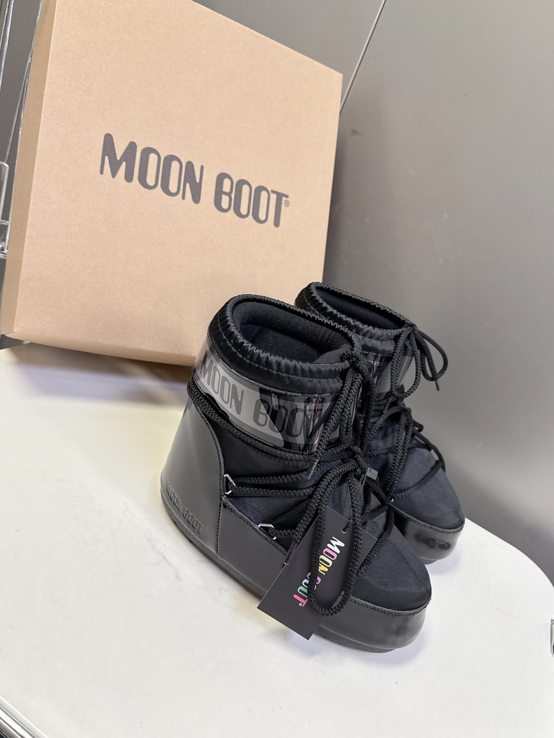 Moon Boot 秋冬最新款雪地靴 丑萌滑雪鞋超多明星网红种草 秋冬滑雪必备款 现在有一款更另类的雪地