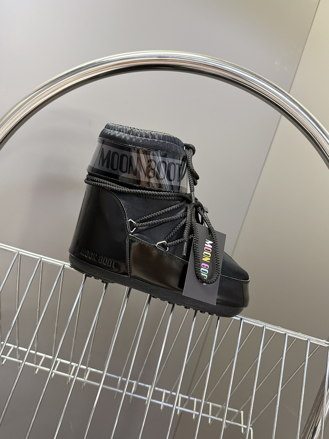 Moon Boot 秋冬最新款雪地靴 丑萌滑雪鞋超多明星网红种草 秋冬滑雪必备款 现在有一款更另类的雪地