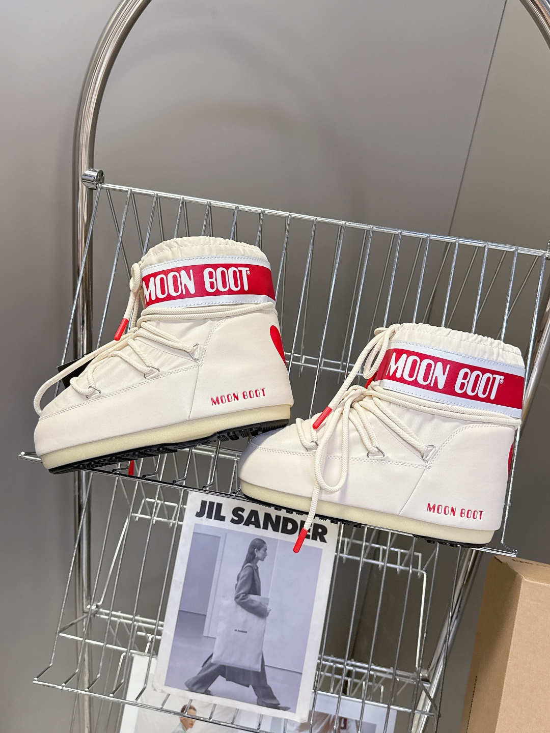 Moon Boot 秋冬最新款雪地靴 丑萌滑雪鞋超多明星网红种草 秋冬滑雪必备款 现在有一款更另类的雪地