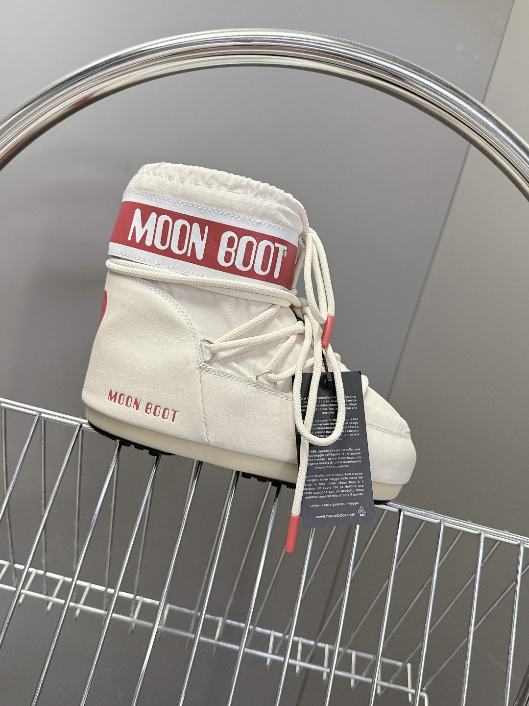 Moon Boot 秋冬最新款雪地靴 丑萌滑雪鞋超多明星网红种草 秋冬滑雪必备款 现在有一款更另类的雪地