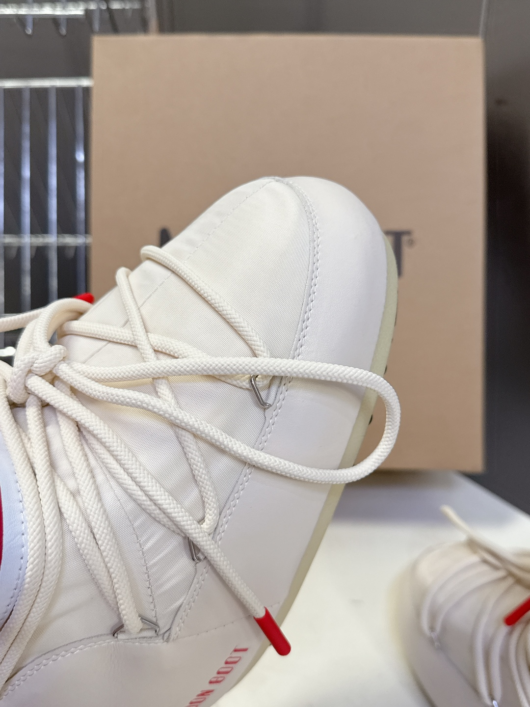 Moon Boot 秋冬最新款雪地靴 丑萌滑雪鞋超多明星网红种草 秋冬滑雪必备款 现在有一款更另类的雪地