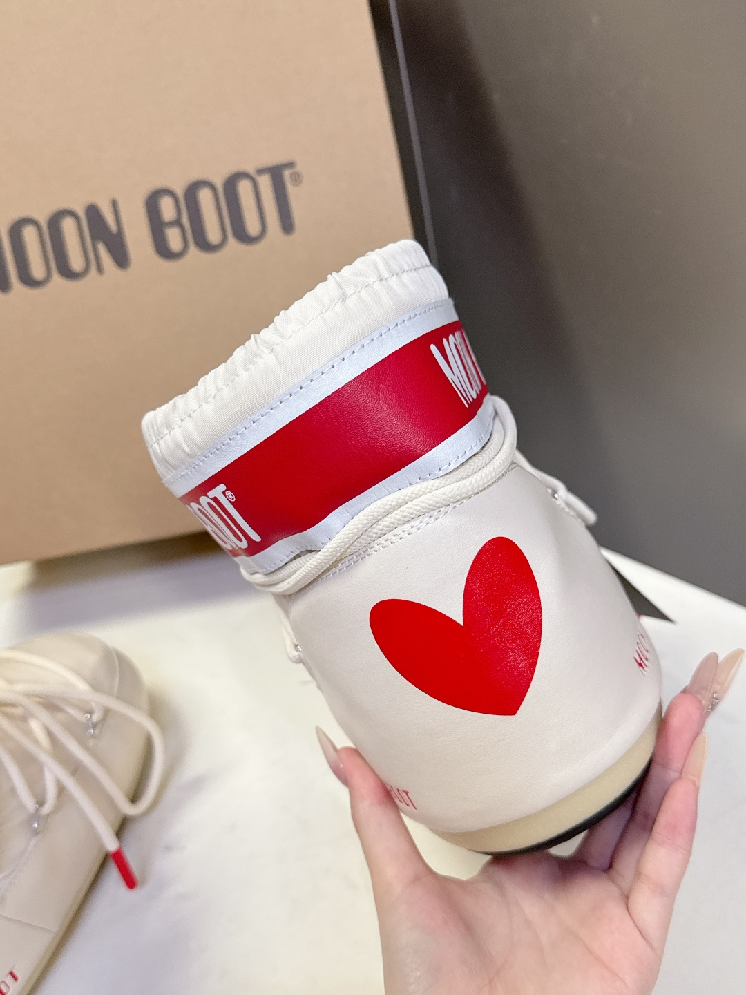 Moon Boot 秋冬最新款雪地靴 丑萌滑雪鞋超多明星网红种草 秋冬滑雪必备款 现在有一款更另类的雪地