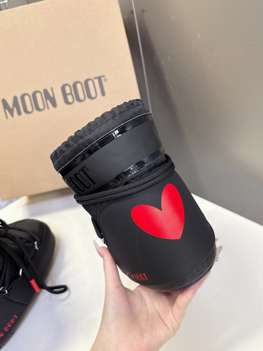 Moon Boot 秋冬最新款雪地靴 丑萌滑雪鞋超多明星网红种草 秋冬滑雪必备款 现在有一款更另类的雪地