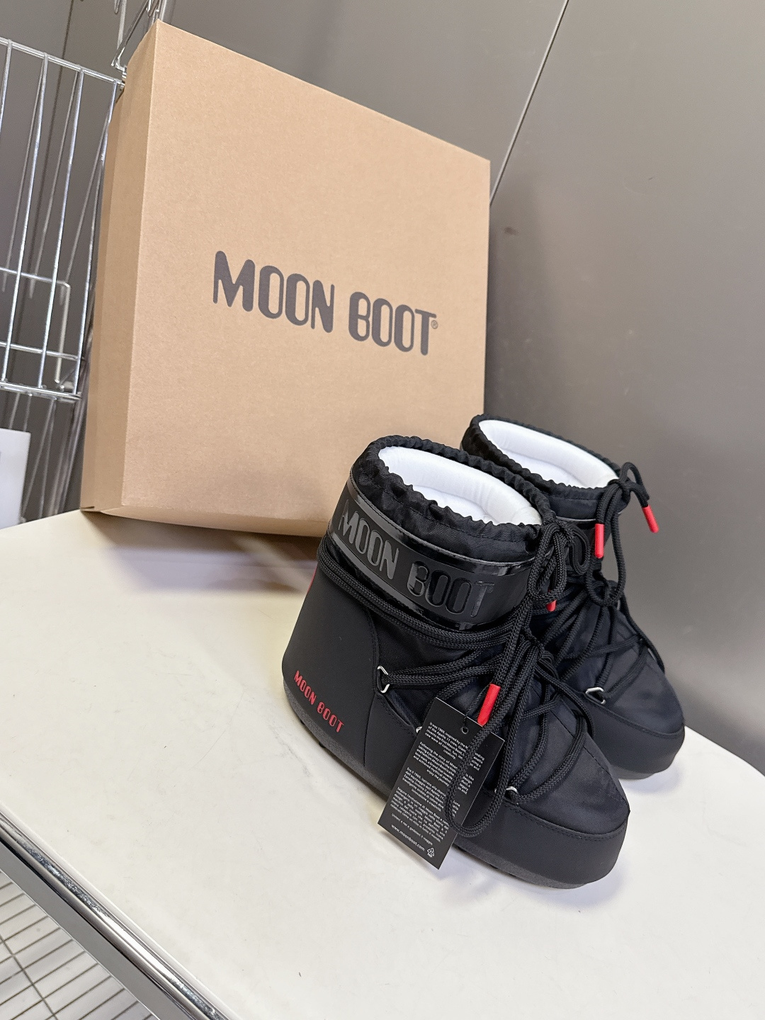 Moon Boot 秋冬最新款雪地靴 丑萌滑雪鞋超多明星网红种草 秋冬滑雪必备款 现在有一款更另类的雪地
