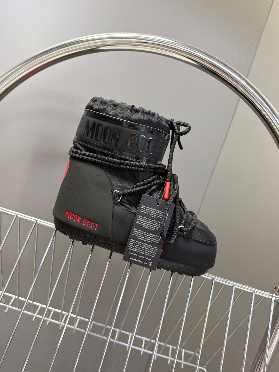 Moon Boot 秋冬最新款雪地靴 丑萌滑雪鞋超多明星网红种草 秋冬滑雪必备款 现在有一款更另类的雪地