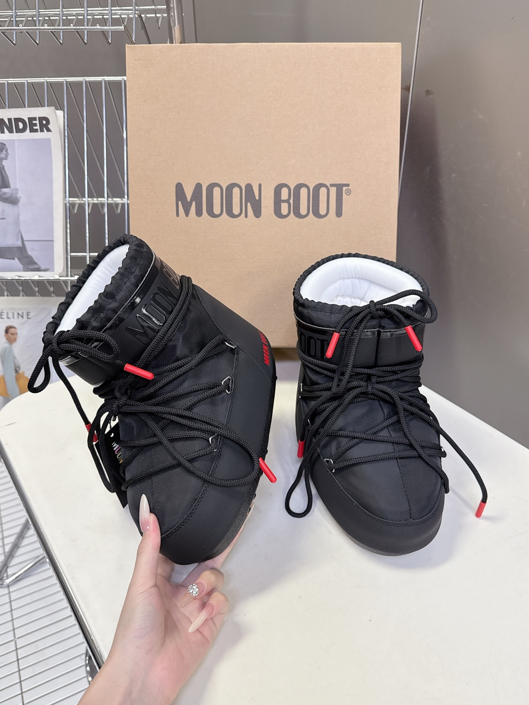 Moon Boot 秋冬最新款雪地靴 丑萌滑雪鞋超多明星网红种草 秋冬滑雪必备款 现在有一款更另类的雪地
