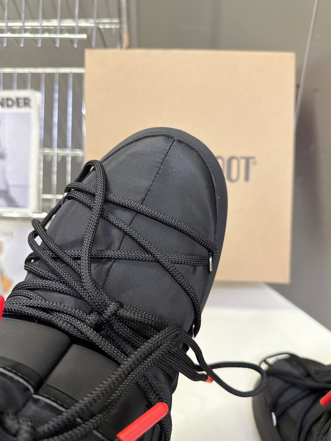 Moon Boot 秋冬最新款雪地靴 丑萌滑雪鞋超多明星网红种草 秋冬滑雪必备款 现在有一款更另类的雪地