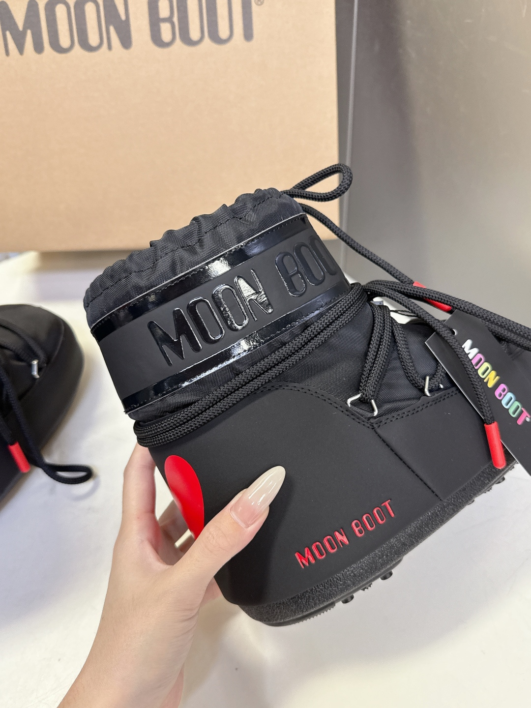 Moon Boot 秋冬最新款雪地靴 丑萌滑雪鞋超多明星网红种草 秋冬滑雪必备款 现在有一款更另类的雪地