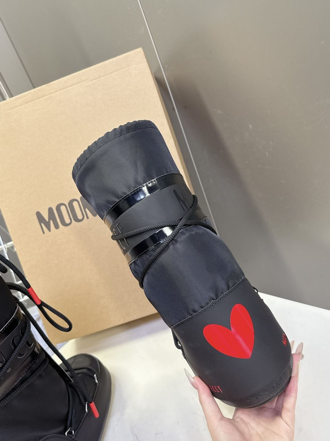 Moon Boot 秋冬最新款雪地靴 丑萌滑雪鞋超多明星网红种草 秋冬滑雪必备款 现在有一款更另类的雪地