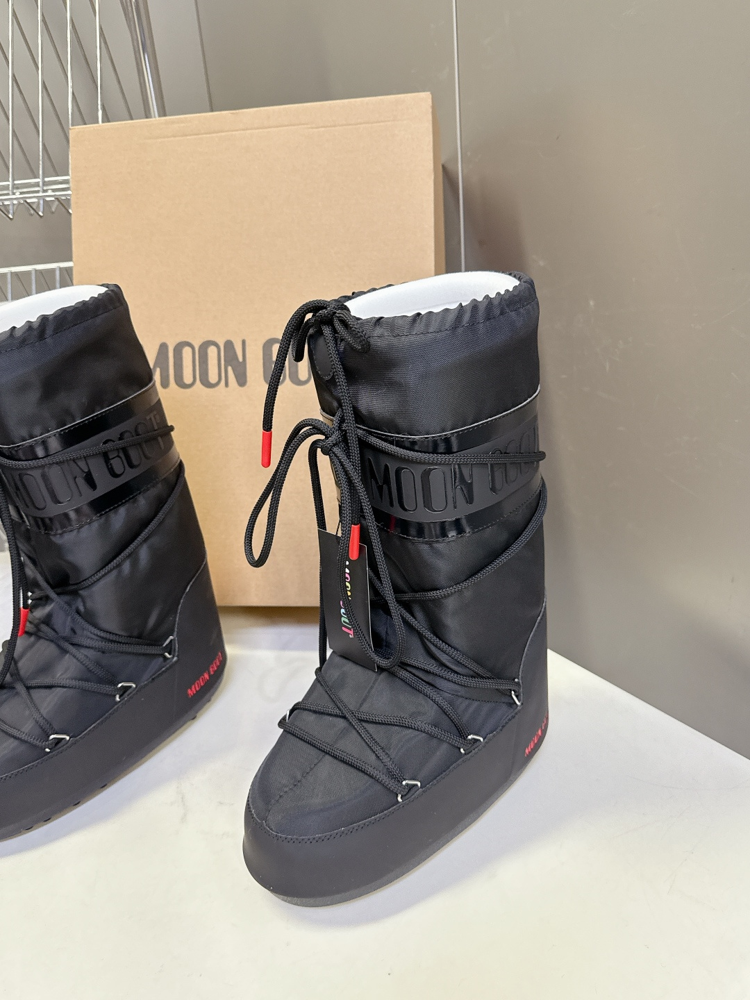 Moon Boot 秋冬最新款雪地靴 丑萌滑雪鞋超多明星网红种草 秋冬滑雪必备款 现在有一款更另类的雪地