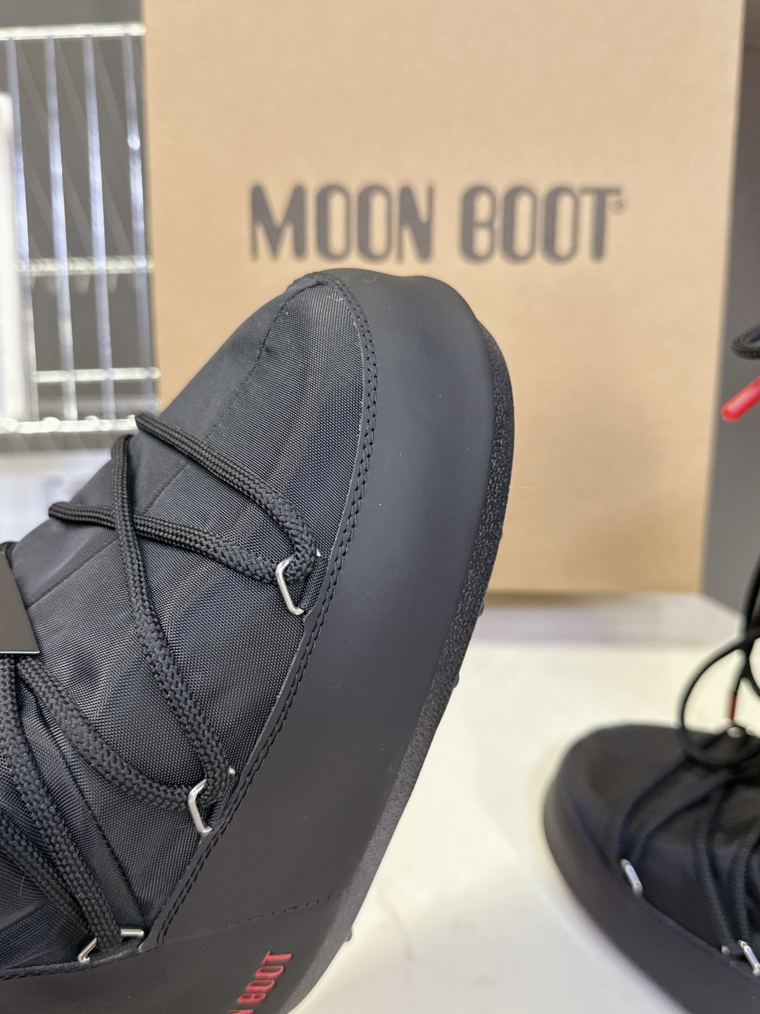 Moon Boot 秋冬最新款雪地靴 丑萌滑雪鞋超多明星网红种草 秋冬滑雪必备款 现在有一款更另类的雪地