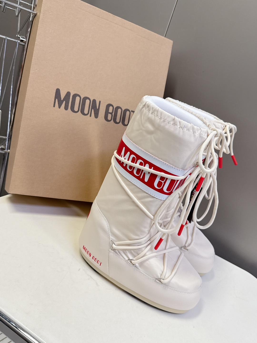 Moon Boot 秋冬最新款雪地靴 丑萌滑雪鞋超多明星网红种草 秋冬滑雪必备款 现在有一款更另类的雪地