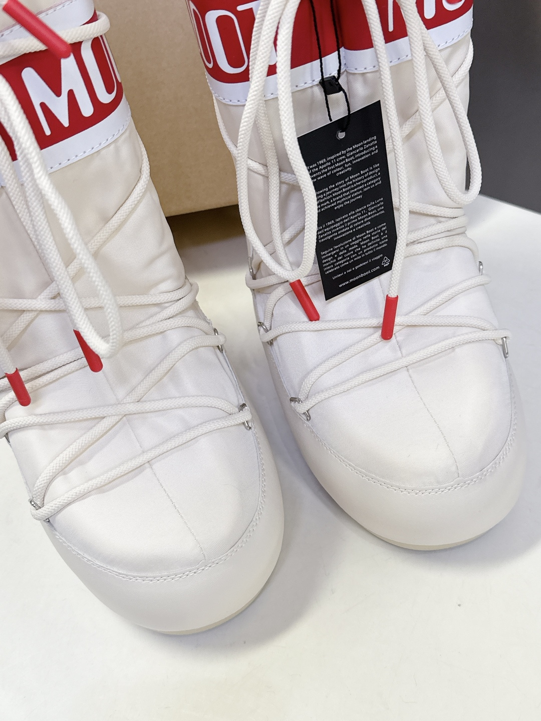 Moon Boot 秋冬最新款雪地靴 丑萌滑雪鞋超多明星网红种草 秋冬滑雪必备款 现在有一款更另类的雪地