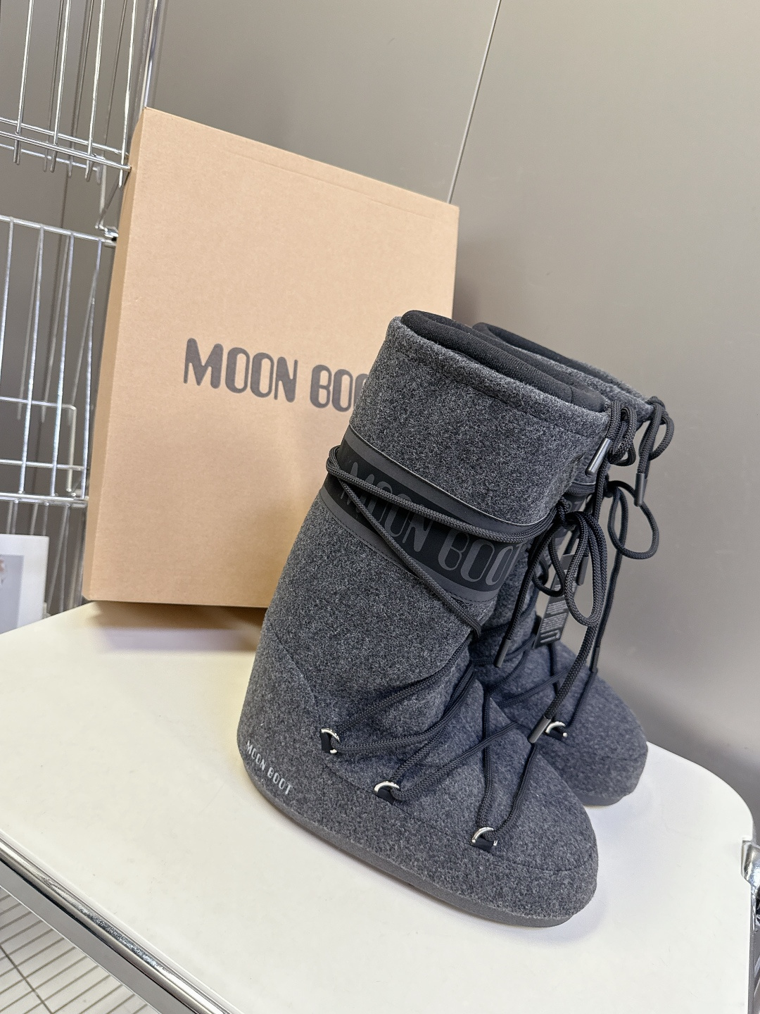 Moon Boot 秋冬最新款雪地靴 丑萌滑雪鞋超多明星网红种草 秋冬滑雪必备款 现在有一款更另类的雪地