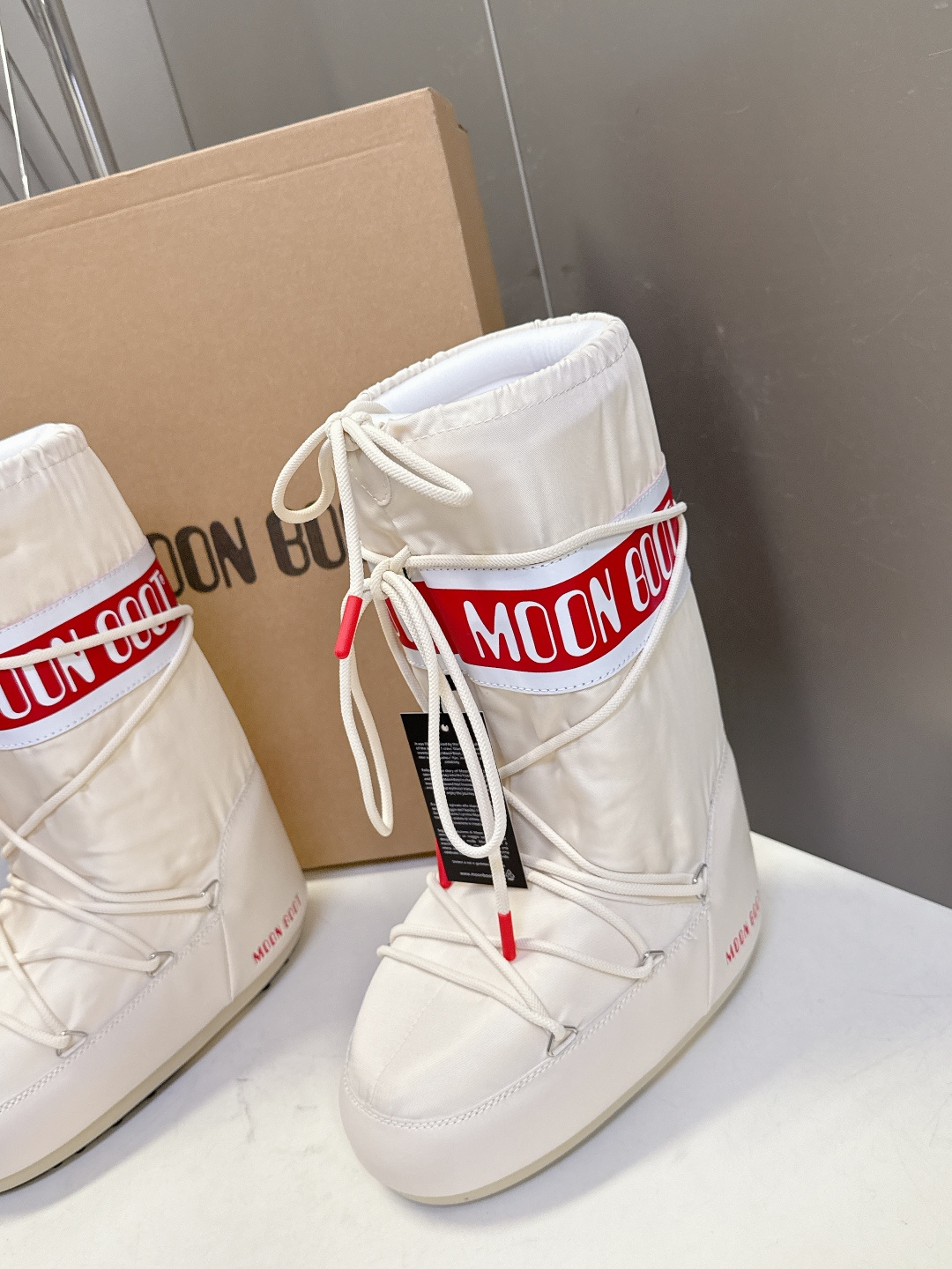 Moon Boot 秋冬最新款雪地靴 丑萌滑雪鞋超多明星网红种草 秋冬滑雪必备款 现在有一款更另类的雪地