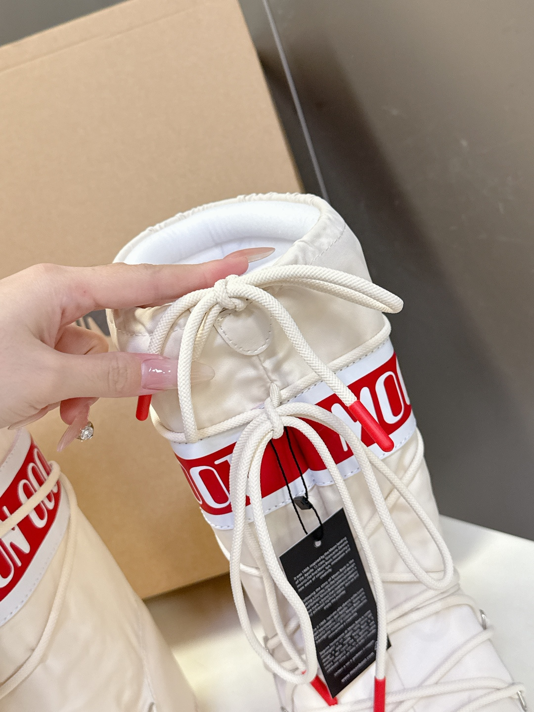 Moon Boot 秋冬最新款雪地靴 丑萌滑雪鞋超多明星网红种草 秋冬滑雪必备款 现在有一款更另类的雪地