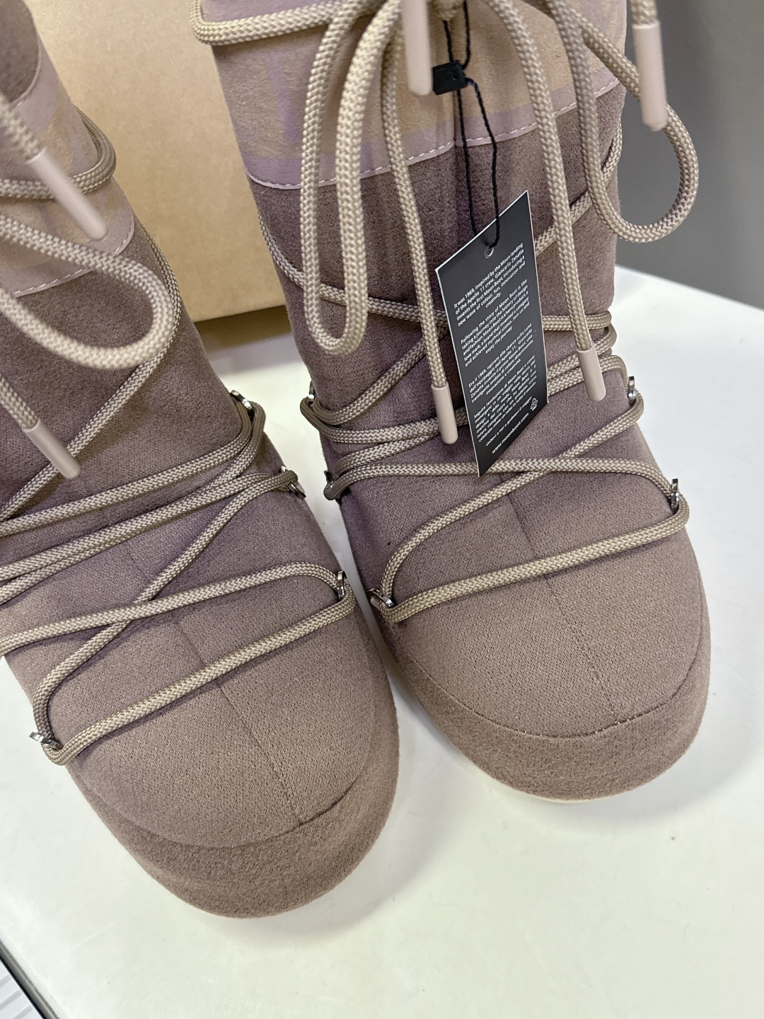 Moon Boot 秋冬最新款雪地靴 丑萌滑雪鞋超多明星网红种草 秋冬滑雪必备款 现在有一款更另类的雪地