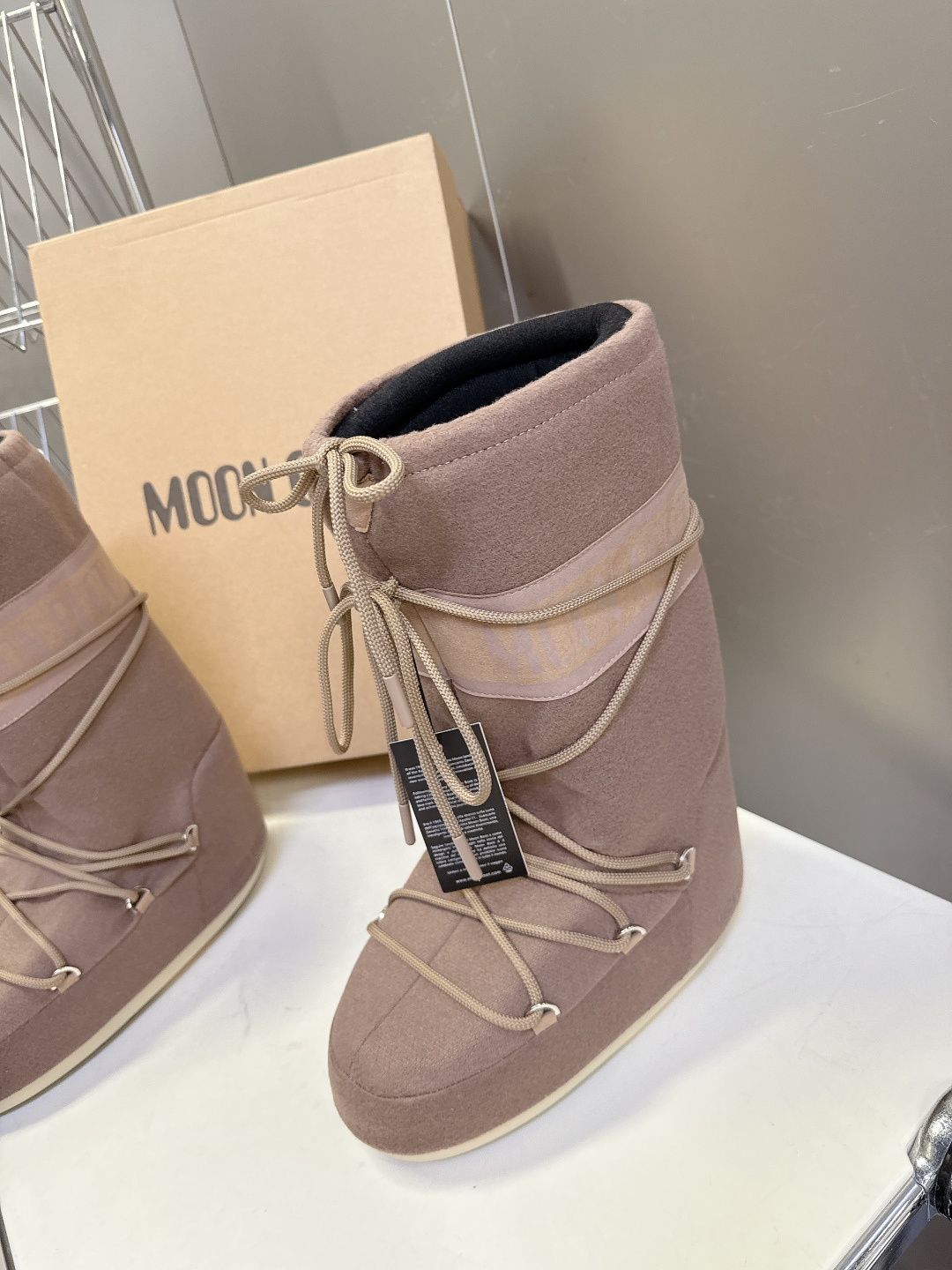 Moon Boot 秋冬最新款雪地靴 丑萌滑雪鞋超多明星网红种草 秋冬滑雪必备款 现在有一款更另类的雪地