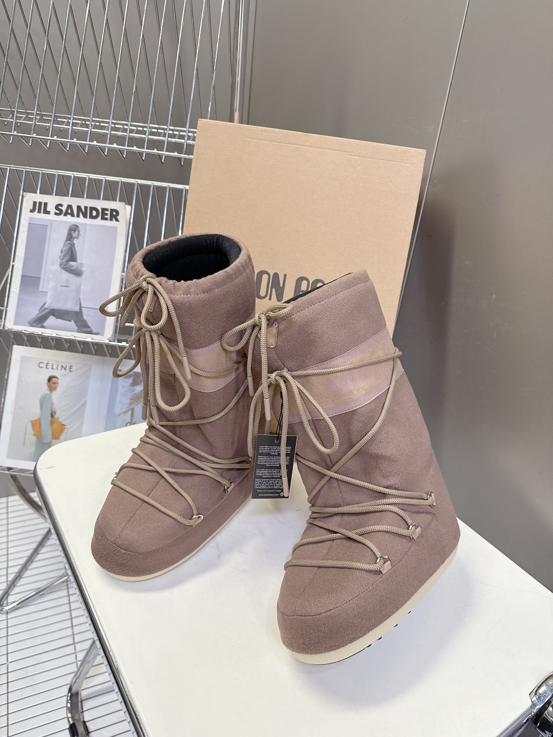 Moon Boot 秋冬最新款雪地靴 丑萌滑雪鞋超多明星网红种草 秋冬滑雪必备款 现在有一款更另类的雪地