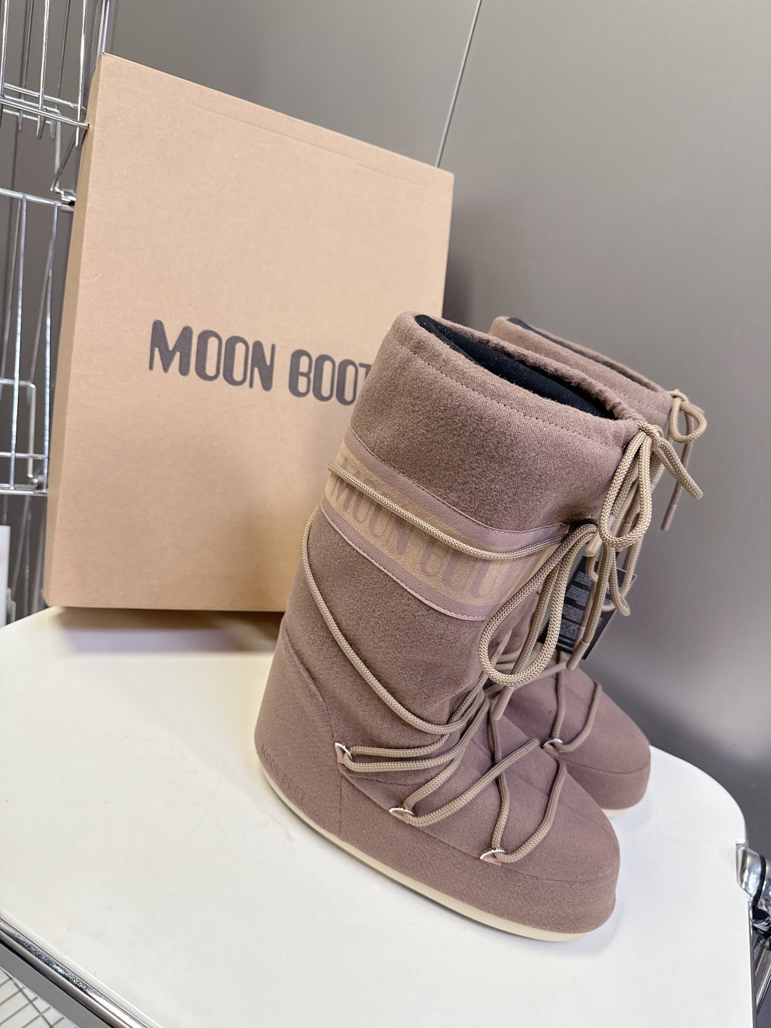 Moon Boot 秋冬最新款雪地靴 丑萌滑雪鞋超多明星网红种草 秋冬滑雪必备款 现在有一款更另类的雪地