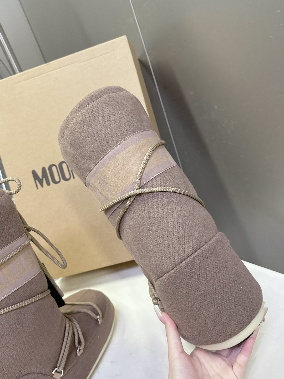 Moon Boot 秋冬最新款雪地靴 丑萌滑雪鞋超多明星网红种草 秋冬滑雪必备款 现在有一款更另类的雪地