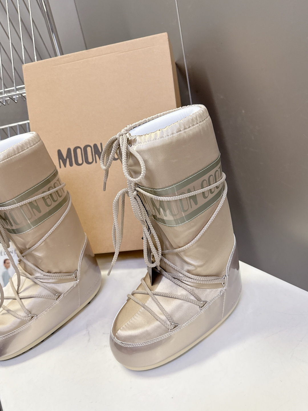 Moon Boot 秋冬最新款雪地靴 丑萌滑雪鞋超多明星网红种草 秋冬滑雪必备款 现在有一款更另类的雪地