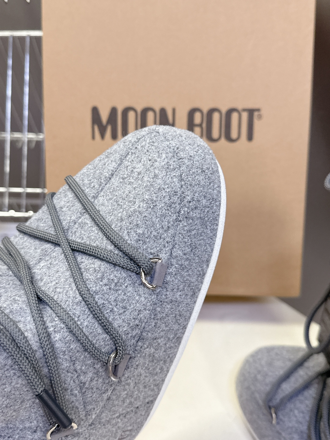 Moon Boot 秋冬最新款雪地靴 丑萌滑雪鞋超多明星网红种草 秋冬滑雪必备款 现在有一款更另类的雪地