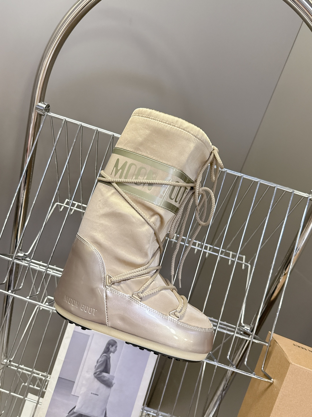 Moon Boot 秋冬最新款雪地靴 丑萌滑雪鞋超多明星网红种草 秋冬滑雪必备款 现在有一款更另类的雪地