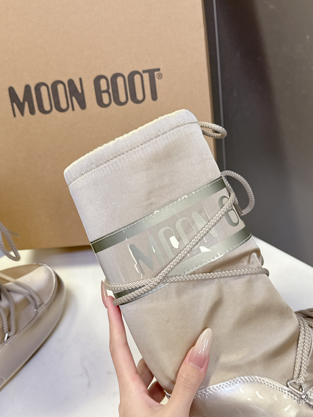 Moon Boot 秋冬最新款雪地靴 丑萌滑雪鞋超多明星网红种草 秋冬滑雪必备款 现在有一款更另类的雪地