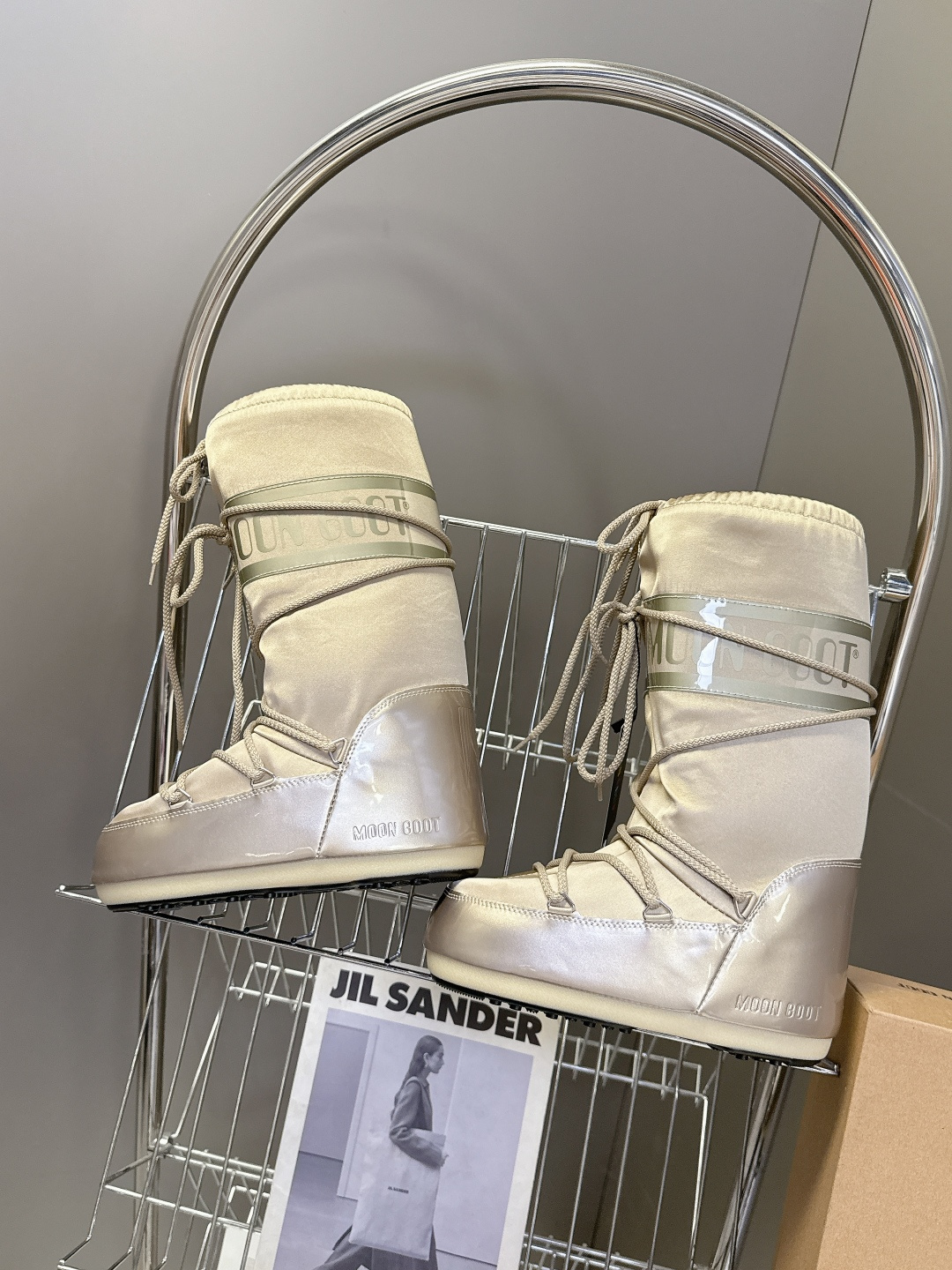 Moon Boot 秋冬最新款雪地靴 丑萌滑雪鞋超多明星网红种草 秋冬滑雪必备款 现在有一款更另类的雪地