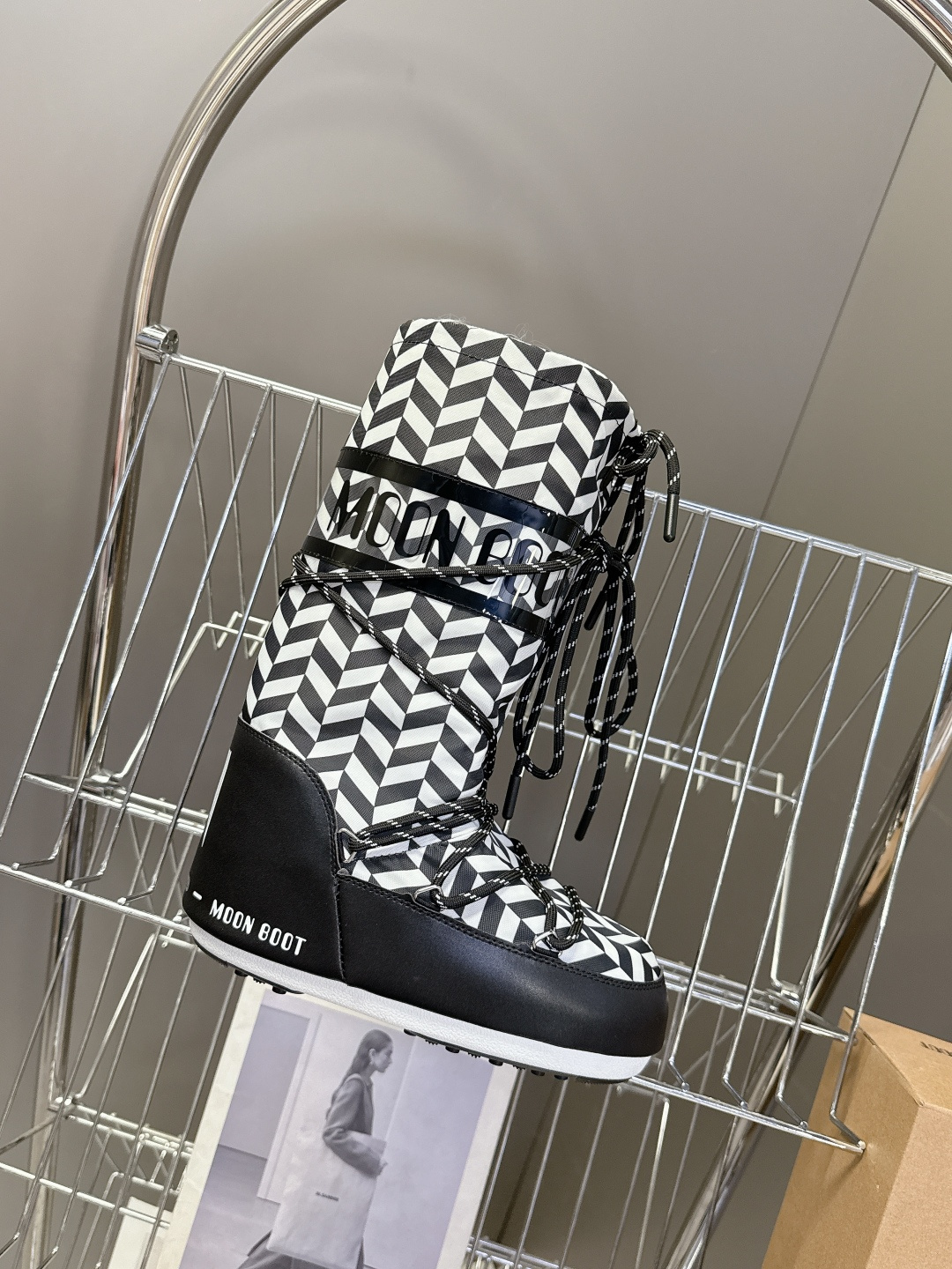 Moon Boot 秋冬最新款雪地靴 丑萌滑雪鞋超多明星网红种草 秋冬滑雪必备款 现在有一款更另类的雪地