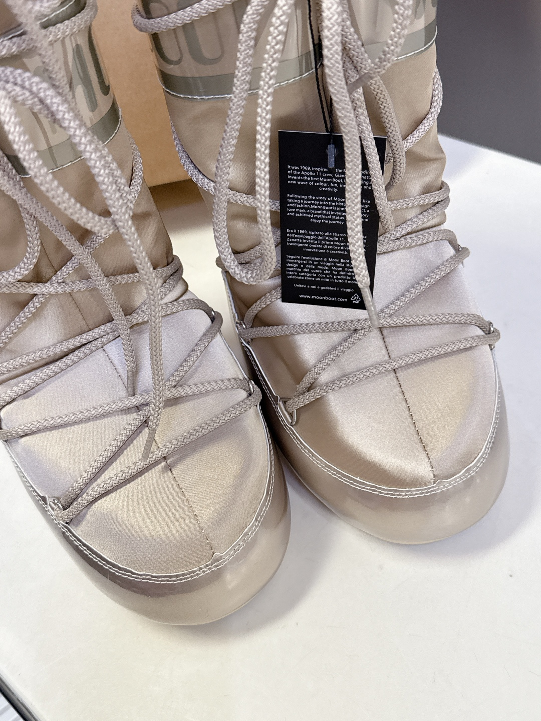 Moon Boot 秋冬最新款雪地靴 丑萌滑雪鞋超多明星网红种草 秋冬滑雪必备款 现在有一款更另类的雪地