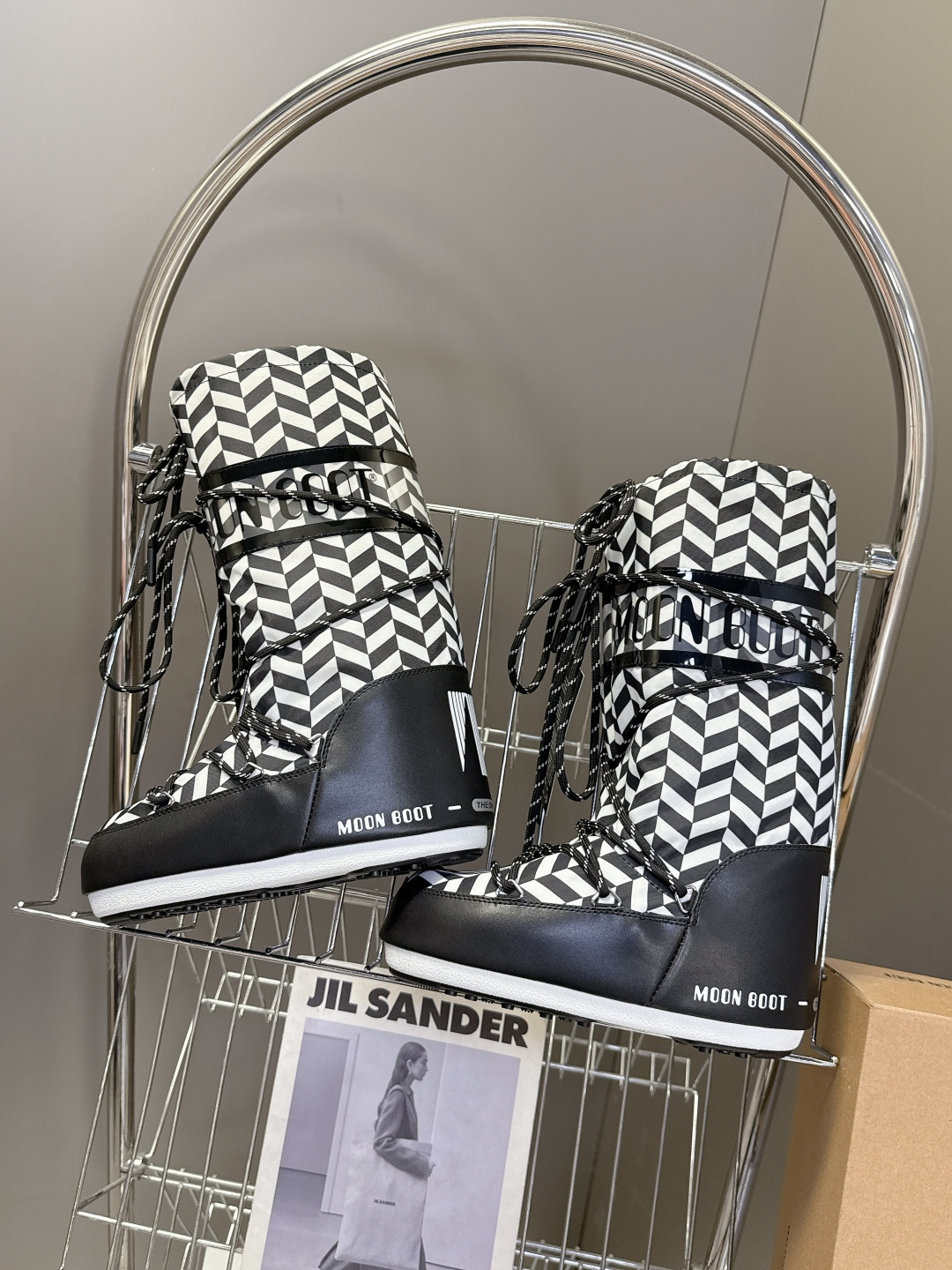 Moon Boot 秋冬最新款雪地靴 丑萌滑雪鞋超多明星网红种草 秋冬滑雪必备款 现在有一款更另类的雪地