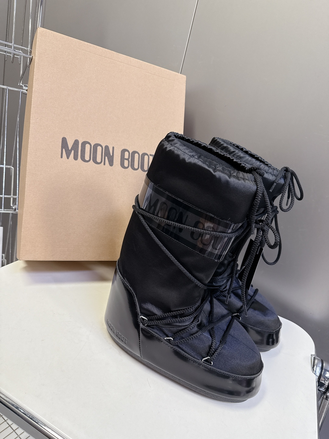 Moon Boot 秋冬最新款雪地靴 丑萌滑雪鞋超多明星网红种草 秋冬滑雪必备款 现在有一款更另类的雪地