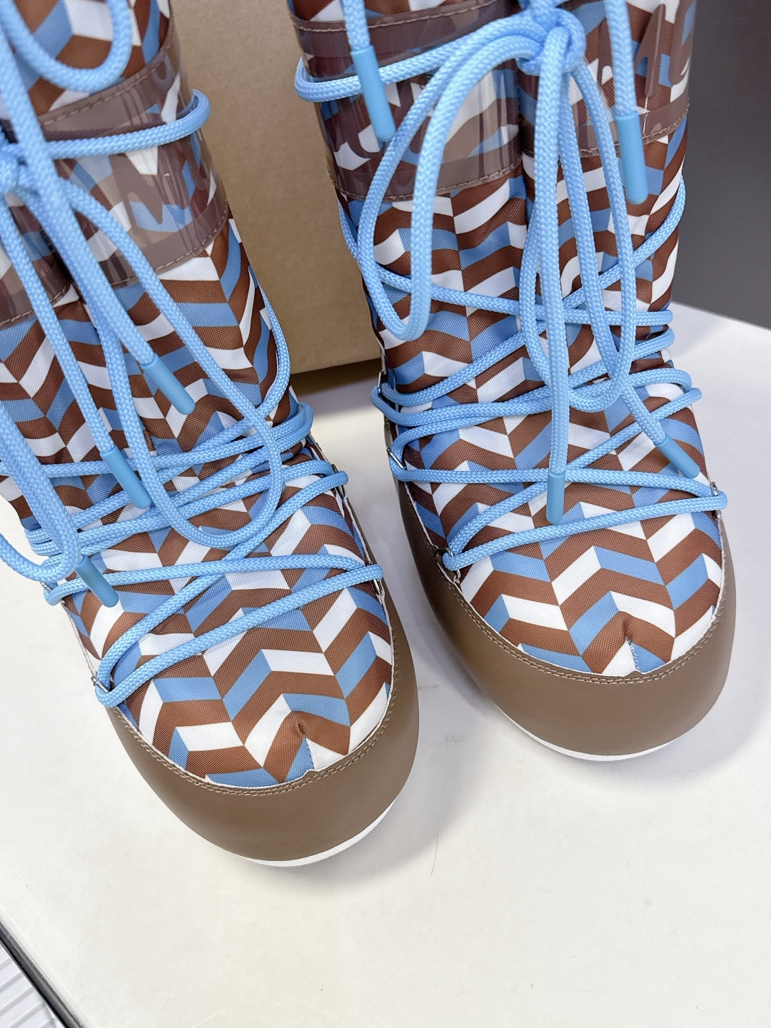 Moon Boot 秋冬最新款雪地靴 丑萌滑雪鞋超多明星网红种草 秋冬滑雪必备款 现在有一款更另类的雪地