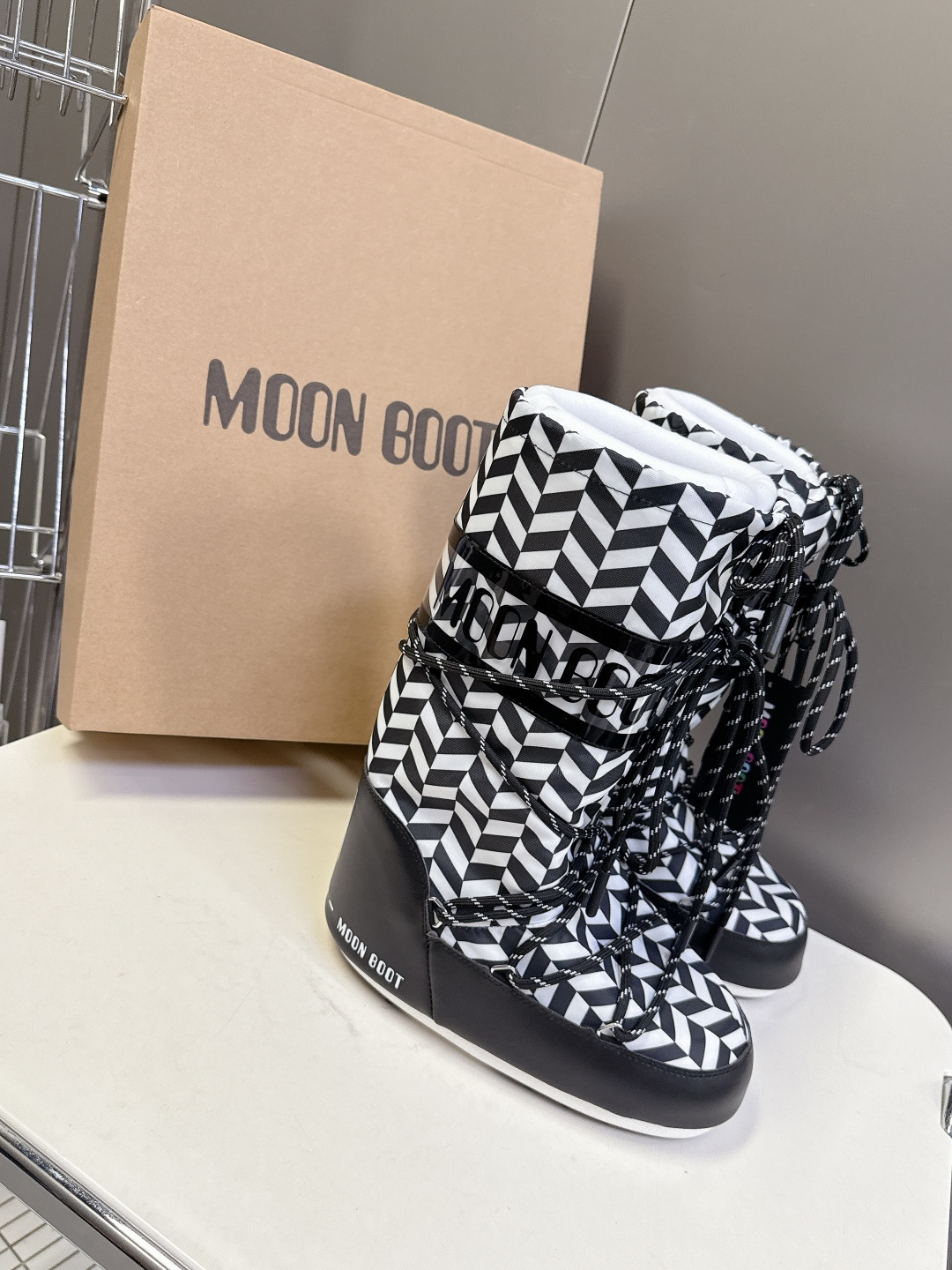 Moon Boot 秋冬最新款雪地靴 丑萌滑雪鞋超多明星网红种草 秋冬滑雪必备款 现在有一款更另类的雪地