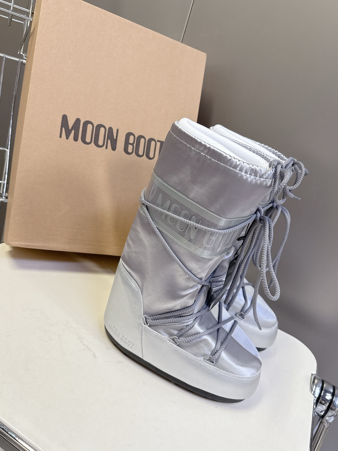 Moon Boot 秋冬最新款雪地靴 丑萌滑雪鞋超多明星网红种草 秋冬滑雪必备款 现在有一款更另类的雪地