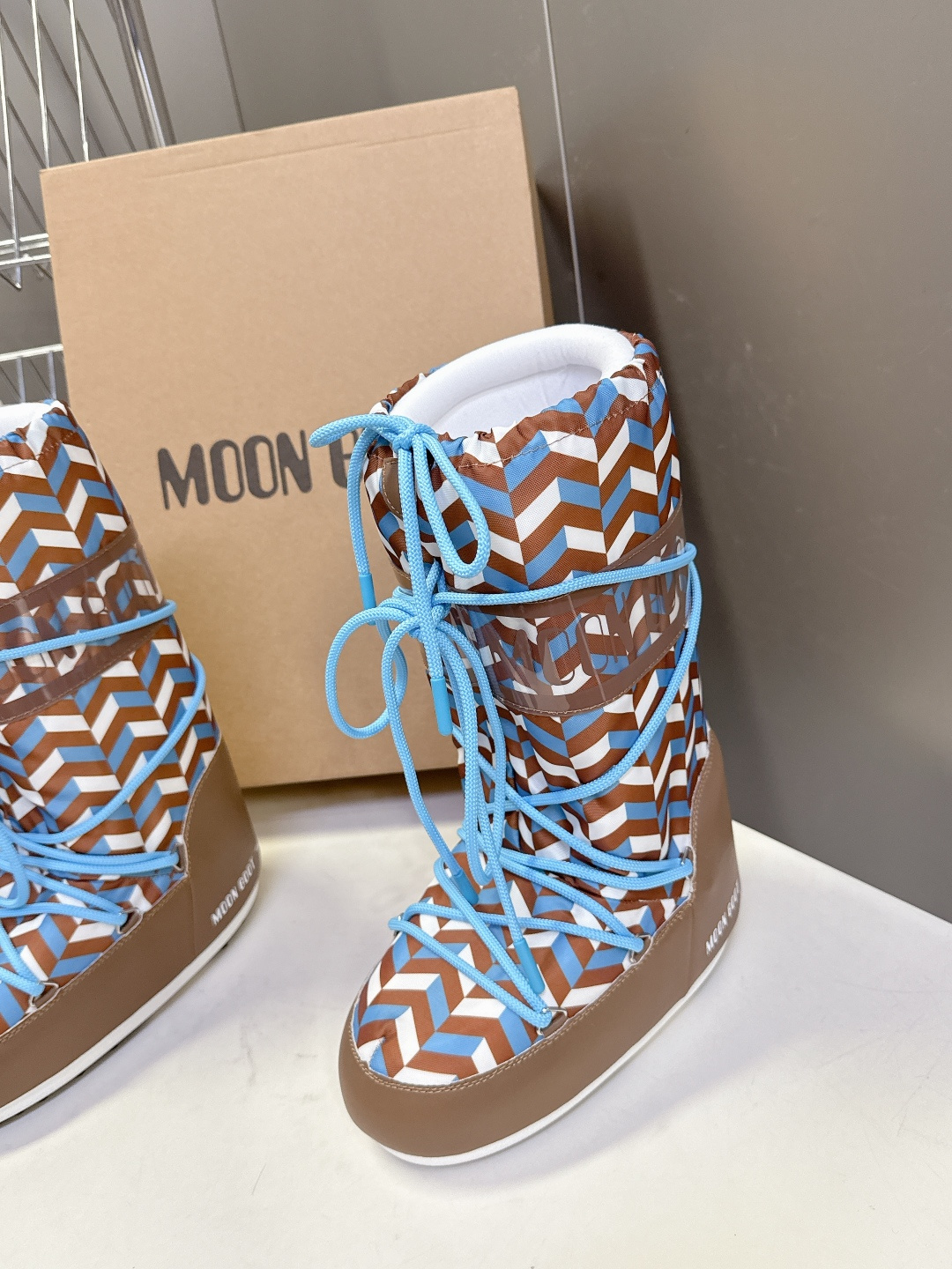 Moon Boot 秋冬最新款雪地靴 丑萌滑雪鞋超多明星网红种草 秋冬滑雪必备款 现在有一款更另类的雪地