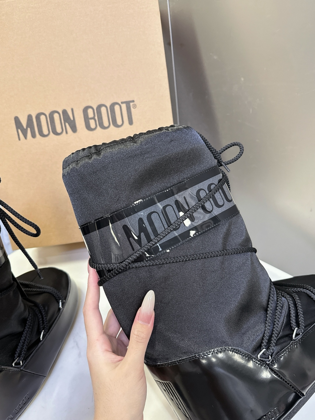 Moon Boot 秋冬最新款雪地靴 丑萌滑雪鞋超多明星网红种草 秋冬滑雪必备款 现在有一款更另类的雪地