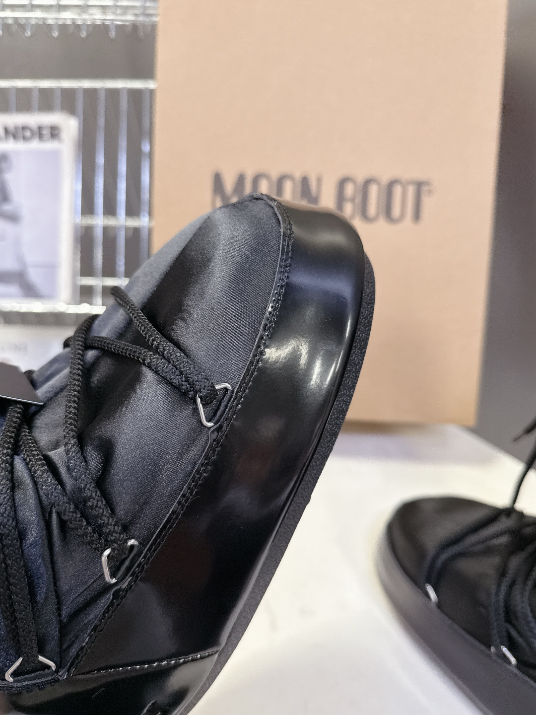 Moon Boot 秋冬最新款雪地靴 丑萌滑雪鞋超多明星网红种草 秋冬滑雪必备款 现在有一款更另类的雪地