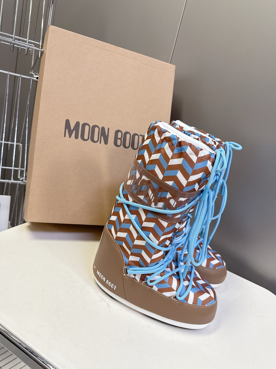 Moon Boot 秋冬最新款雪地靴 丑萌滑雪鞋超多明星网红种草 秋冬滑雪必备款 现在有一款更另类的雪地