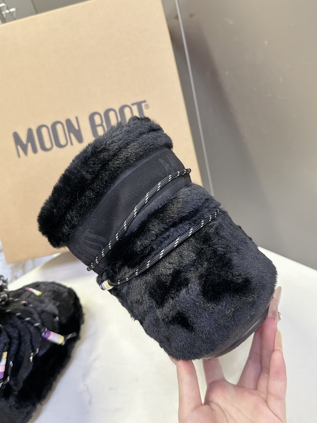 Moon Boot 秋冬最新款雪地靴 丑萌滑雪鞋超多明星网红种草 秋冬滑雪必备款 现在有一款更另类的雪地