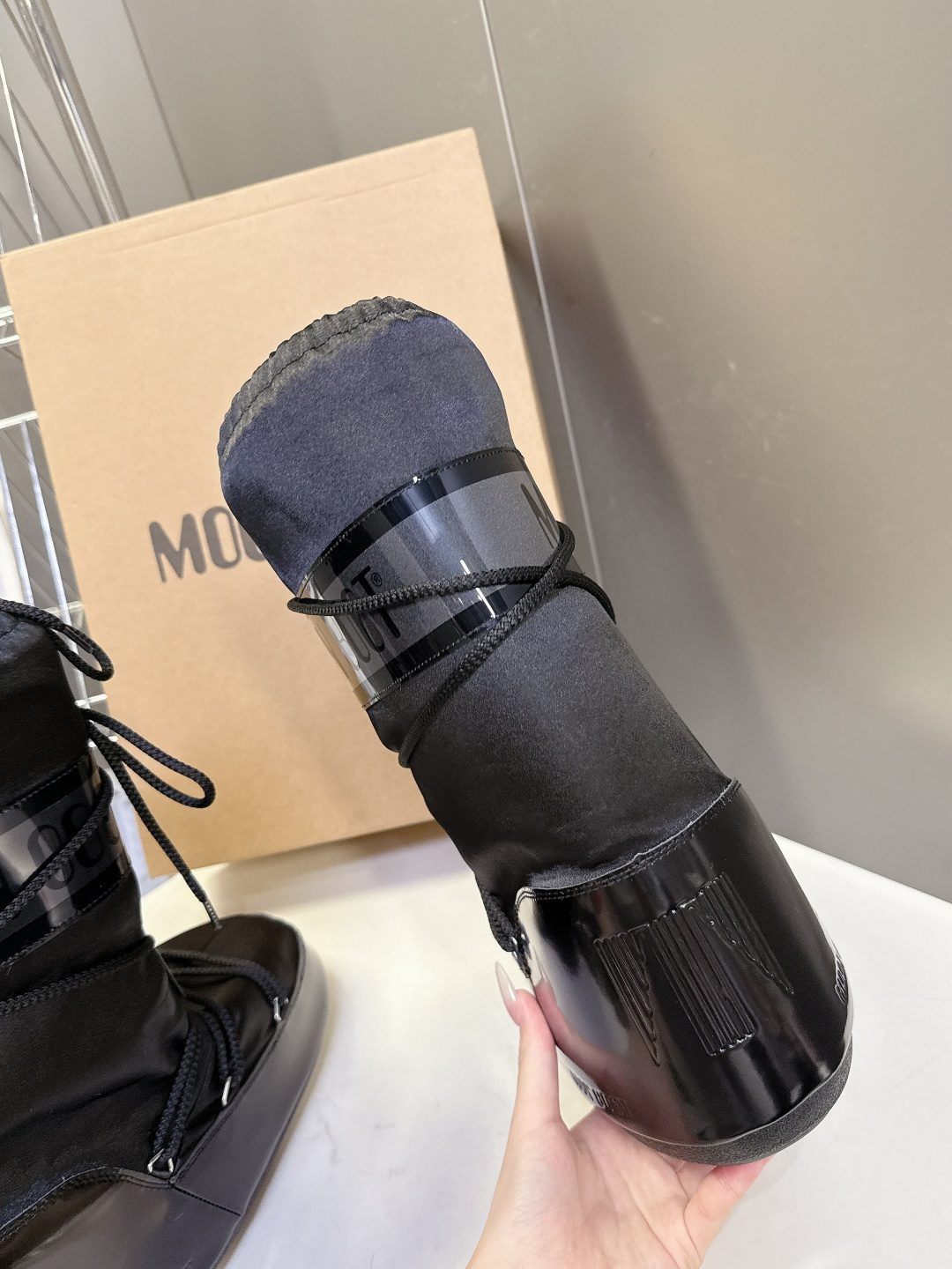 Moon Boot 秋冬最新款雪地靴 丑萌滑雪鞋超多明星网红种草 秋冬滑雪必备款 现在有一款更另类的雪地