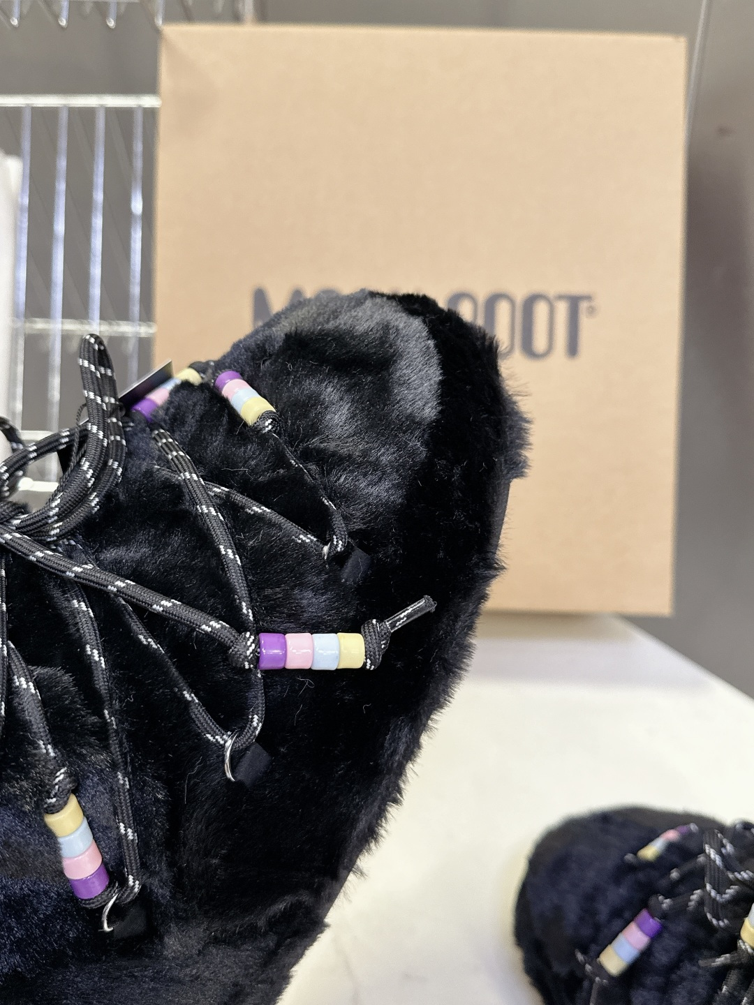 Moon Boot 秋冬最新款雪地靴 丑萌滑雪鞋超多明星网红种草 秋冬滑雪必备款 现在有一款更另类的雪地